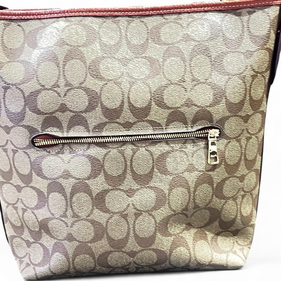 Coach - Picture 4 of 12